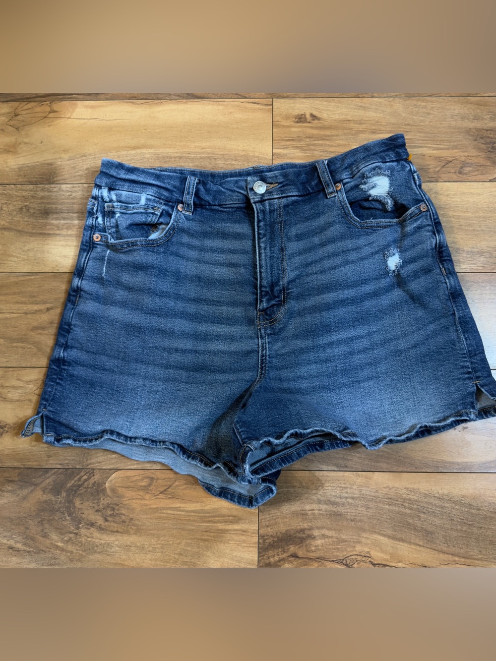 American Eagle Outfitters Women’s Curvy Mom Shorts Sz 16 High Rise Denim Casual